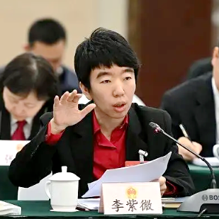 李紫微代表：对成年后的孤独症患者适当开展职业培训