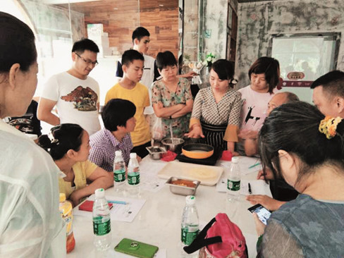 雨花区残联通过为困难残疾人提供个性化培训，帮助他们实现精准就业创业_副本.jpg